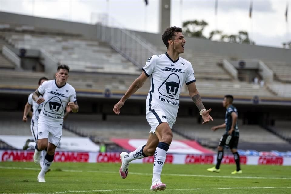 En el gol de Sepúlveda, Dinenno fue el que se 'abrió' en la barrera; minutos después así celebró su segundo tanto del partido.