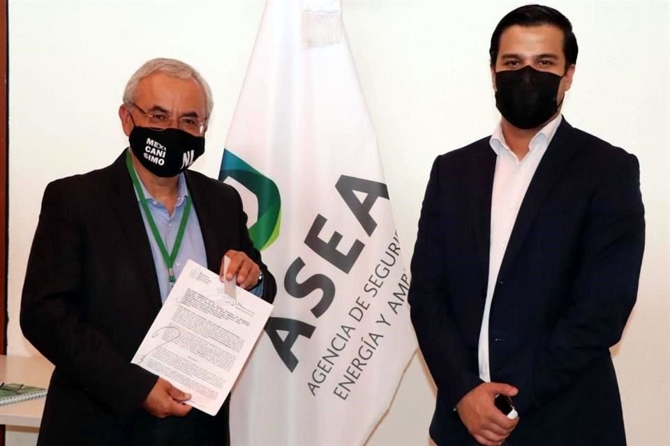 Manuel Vital, Secretario de Desarrollo Sustentable (izq.) se reunió con Ángel Carrizales López, director Ejecutivo de la ASEA.