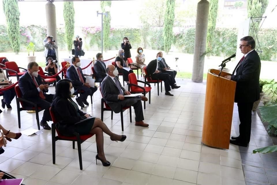 El Secretario Ebrard en conferencia de prensa.