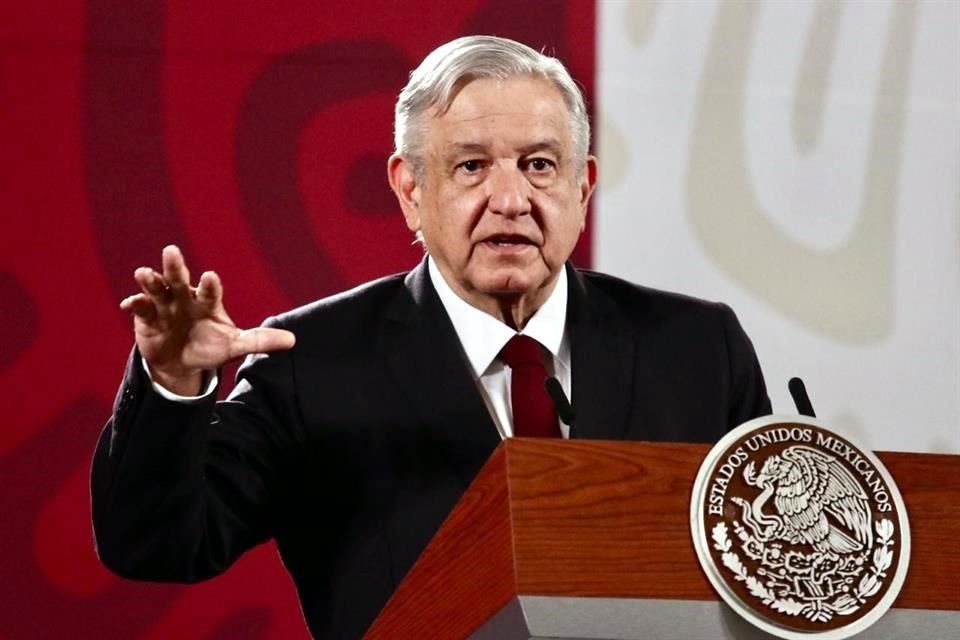 Tras denuncia de legisladores del PAN, AMLO afirmó que solo se pondrá tapaboca hasta que no haya corrupción en el País.