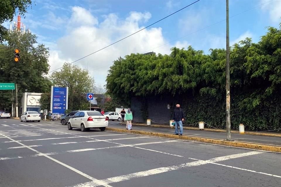 Afuera del Hospital Ángeles, de donde salió Emilio Lozoya la madrugada de este sábado, ya no se encuentran elementos de la Guardia Nacional.