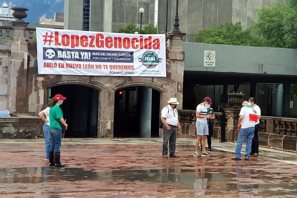 También hubo pequeñas concentraciones en Monterrey (foto), Cancún, Tijuana, Cuauhtémoc (Chihuahua) y San Juan del Río (Querétaro).