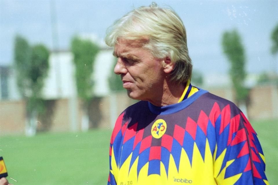 El América de Leo Beenhakker hacía pedazos a sus rivales, pero cuando dirigió con Chivas la historia fue muy diferente.