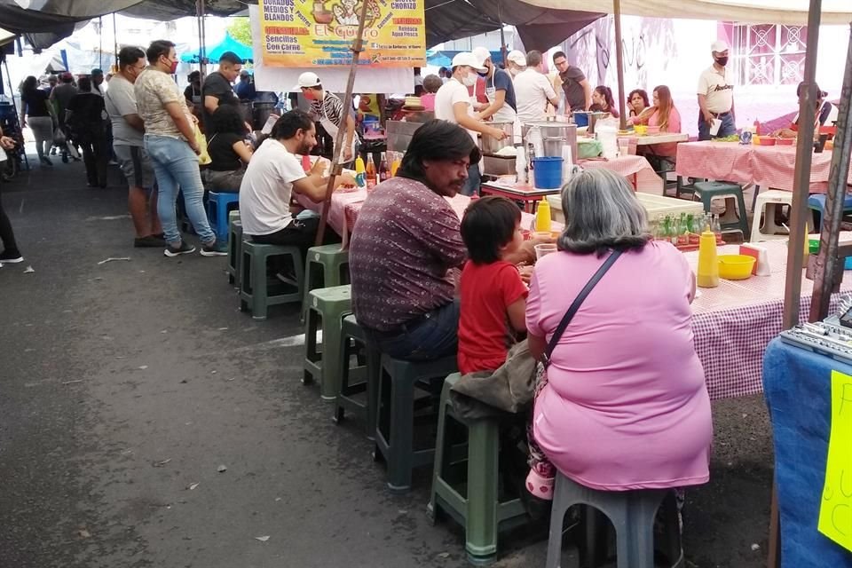 La recomendación de no ir con niños ni personas mayores también fue desatendida por algunos asistentes.