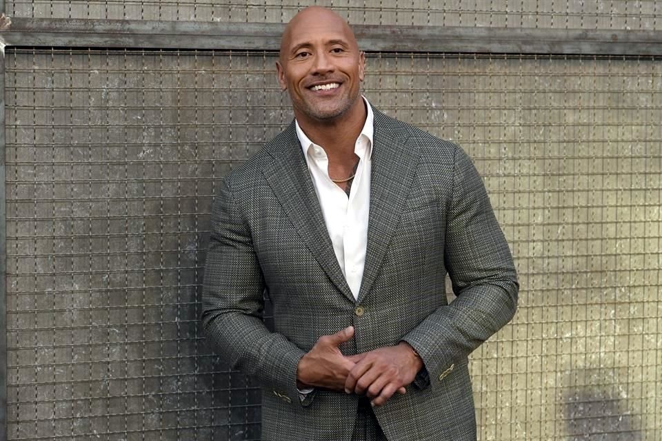 Dwayne 'La Roca' Johnson compró XFL por 15 millones de dólares.