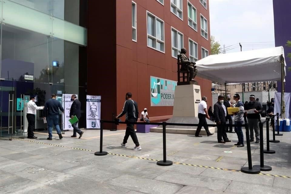 Personal del PJCDMX, incluidos jueces de todas las materias, asesoraron a los usuarios para darles acceso oportuno a los juzgados o a los módulos de recepción de documentos.