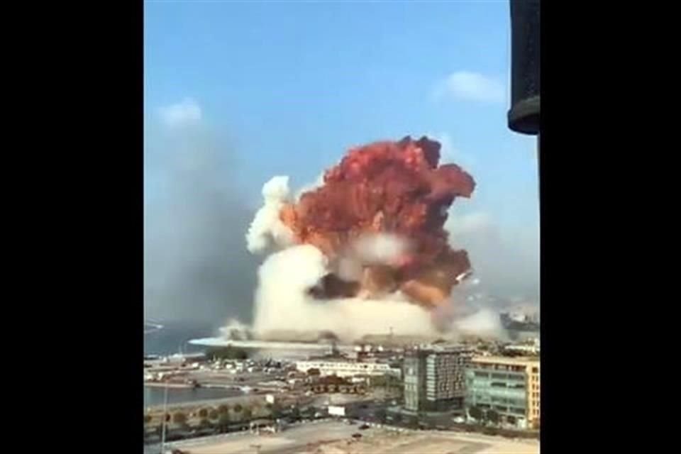 La explosión se registró en  el puerto de Beirut, capital de Líbano.