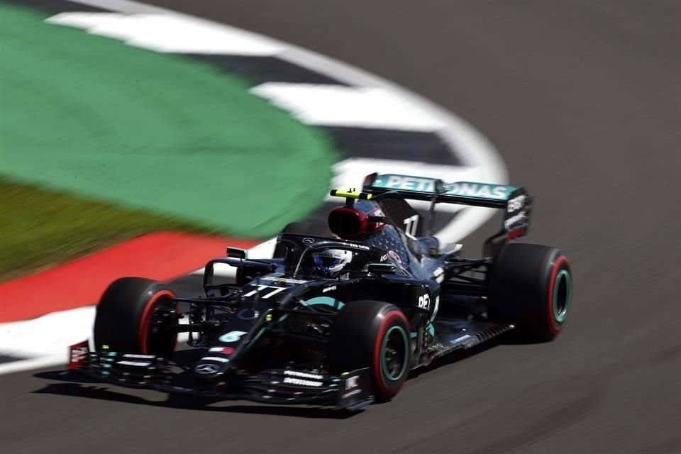 El mejor registro, de 1:26.166, fue obtenido por Bottas a mitad de sesión, 138 milésimas mejor que el del seis veces campeón del mundo, un Hamilton que intentó batirle sin éxito.