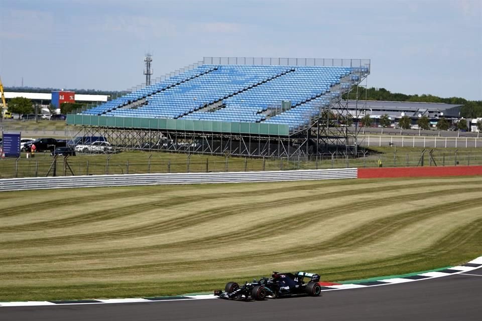 Hamilton se encamina a una nueva victoria en Inglaterra.