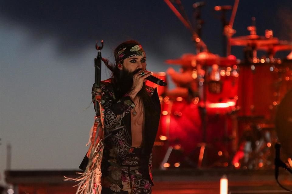 Otro de los sencillos que fue completamente del gusto del público resultó 'Isabel'.