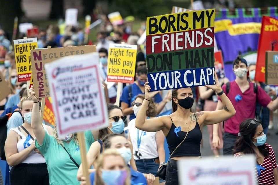 Personal de Salud británico se manifestó en varias urbes de Reino Unido.