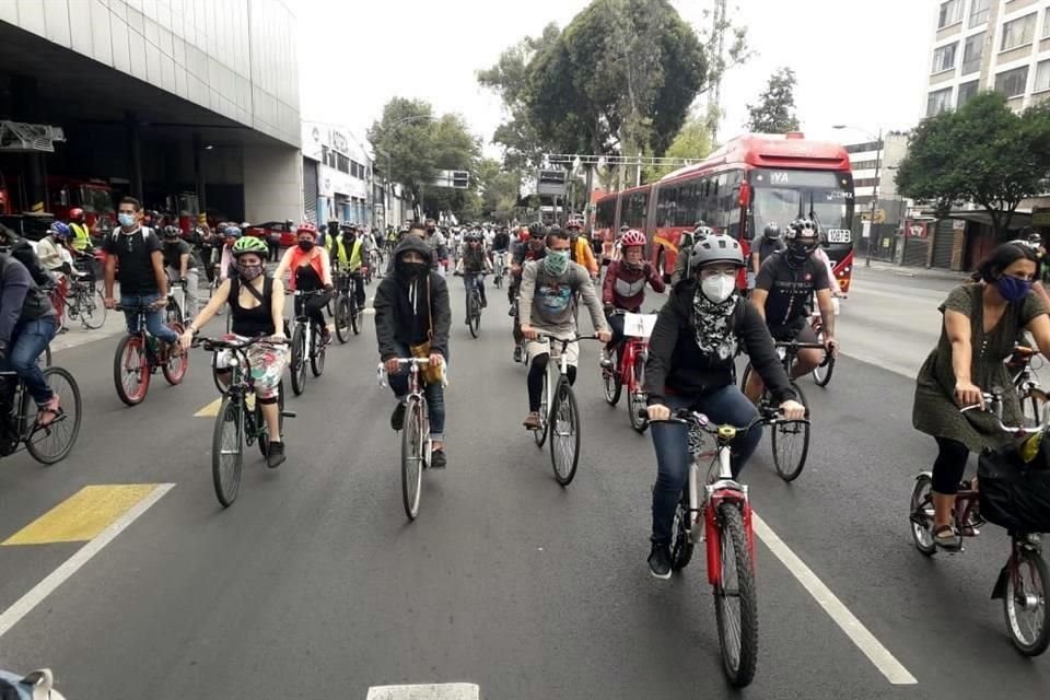 Además, solicitaron que se reduzca el límite de velocidad en las vías donde comúnmente transitan personas a pie y ciclistas.