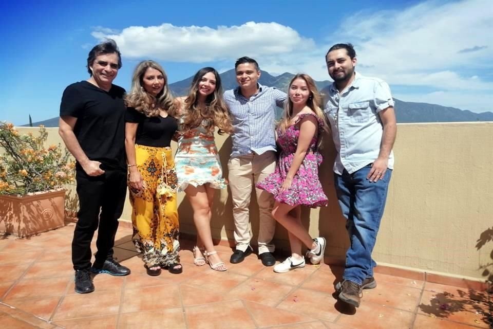 Javier Jiménez, Lucero Kutugata de Jiménez, Belinda Jiménez Kutugata, Óscar Herrera, Gio Andrews y Javier Jiménez Kutugata