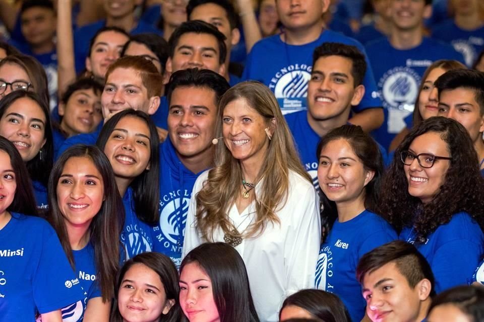 Karla Wheelock dio una conferencia en línea a alumnos de nuevo ingreso del Tec de Monterrey.