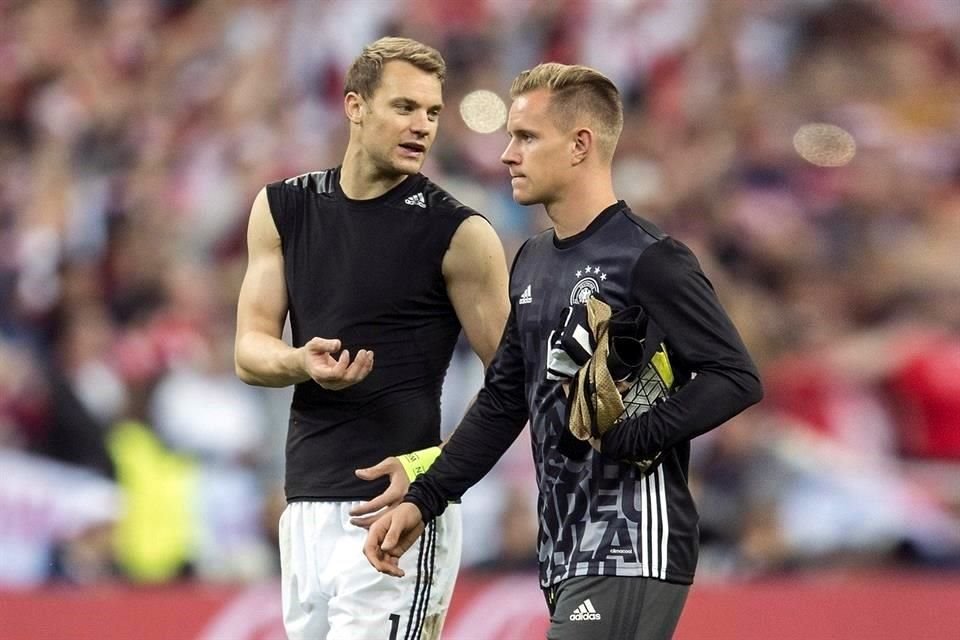 Los alemanes defienden la misma camiseta en la Selección de Alemania.