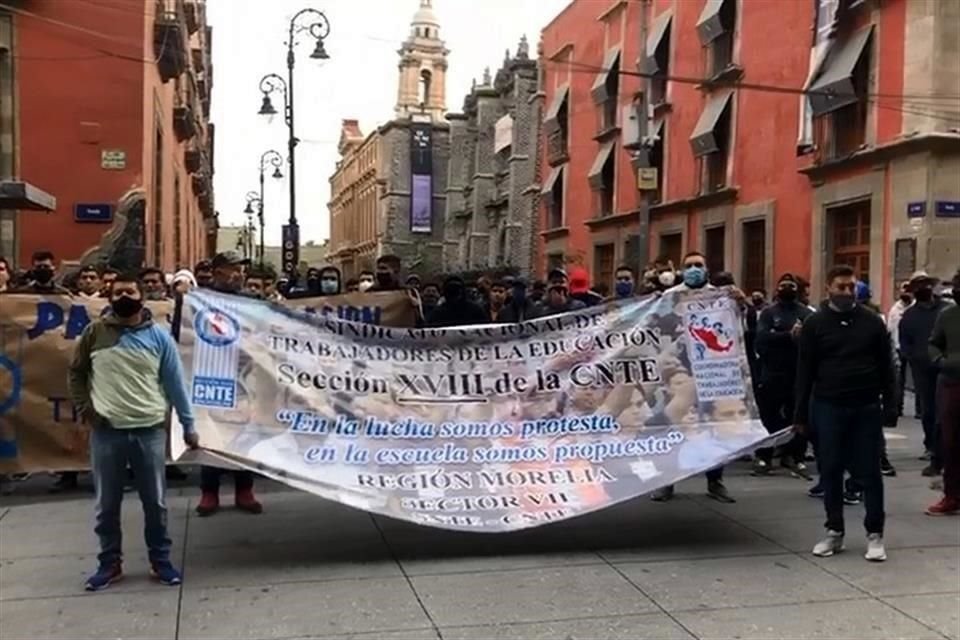 Integrantes de la CNTE han realizado diversas protestas en Palacio Nacional.