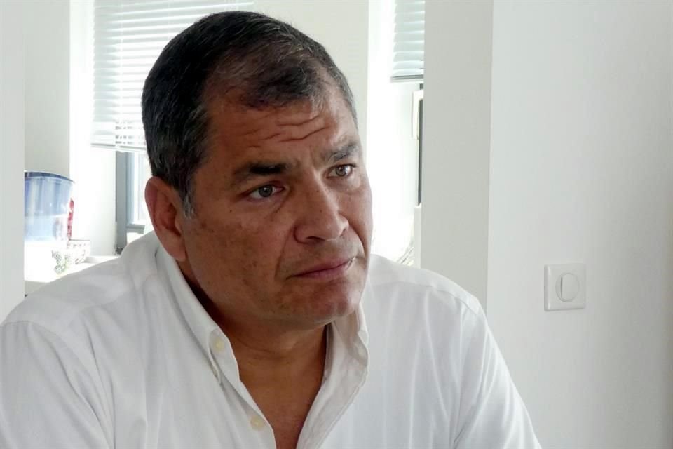 Una corte encontró al expresidente de Ecuador, Rafael Correa, culpable por delitos de corrupción y lo sentenció a 8 años de cárcel, pero el Mandatario está fuera del país.