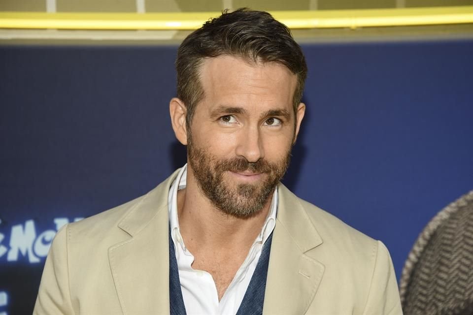 Ryan Reynolds pidió a los jóvenes de la provincia Columbia Británica que se protejan y cuiden a la gente vulnerable al coronavirus cancelando las fiestas y reuniones masivas.