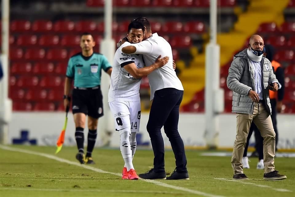 El entrenador ha conseguido 7 de 15 puntos posibles con Gallos.