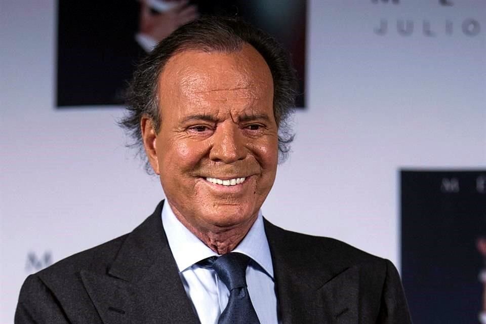 Julio Iglesias fue captado con problemas para caminar en unas vacaciones que pasa en República Dominicana.