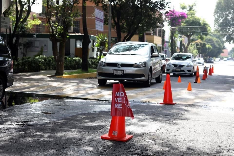 'Prefiero dar toda la vuelta por el parque, ahora vi los conos, gente con chaleco y dije 'pues sí me lanzo', y me atreví a cruzar, así ya no tengo que perder más tiempo', dijo transeúnte.