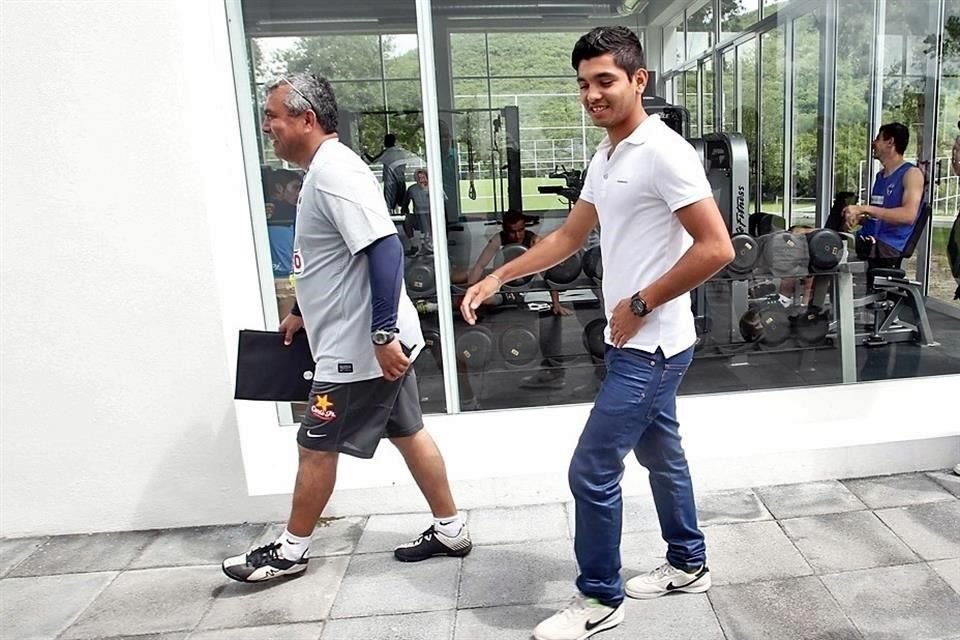 Hécto Becerra se trajo a Jesús Corona a Rayados tras una visoría en Sonora.