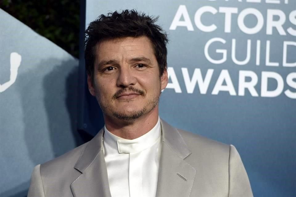 Pedro Pascal negocia aparecer en la cinta que aborda la vida de Nicolas Cage.