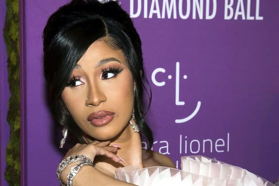 La rapera Cardi B sacó a la venta una colección de productos de su exitosa y polémica canción 'WAP'.