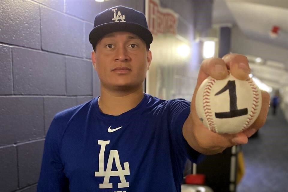 Víctor González se apuntó su primera victoria en las GL en el juego que los Dodgers apalearon 11-3 a los Rockies.