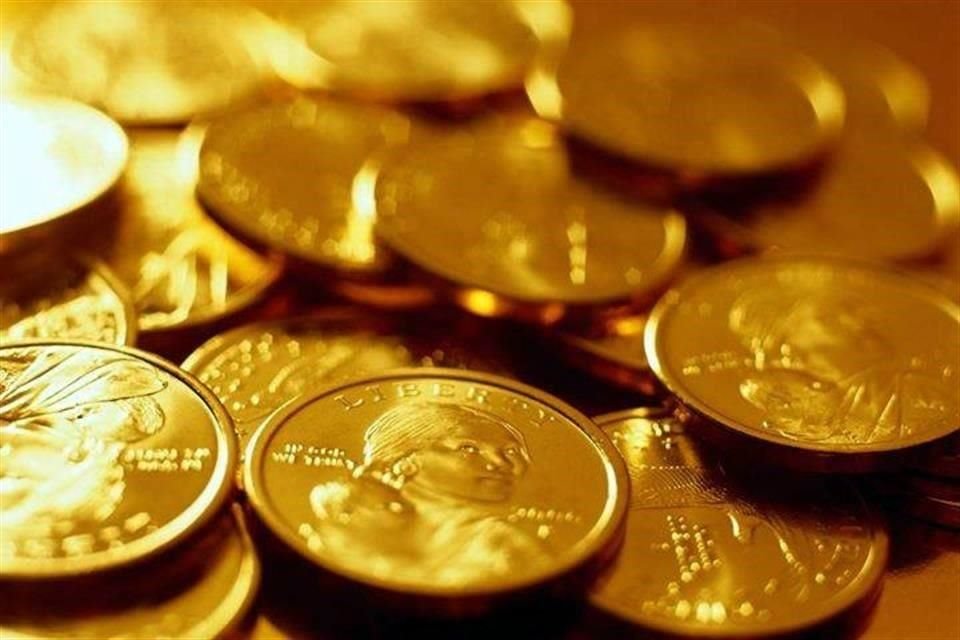 El oro tocó un máximo histórico intradía de 2 mil 500.16 dólares la onza este viernes.
