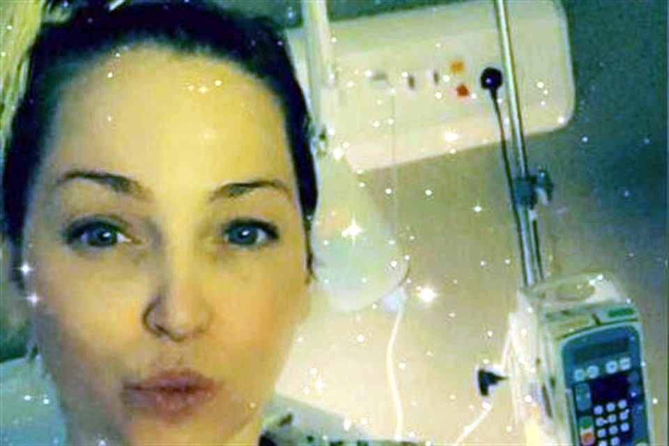La cantante Sarah Harding, de Girls Aloud, anunció que le fue diagnosticado cáncer de pecho.