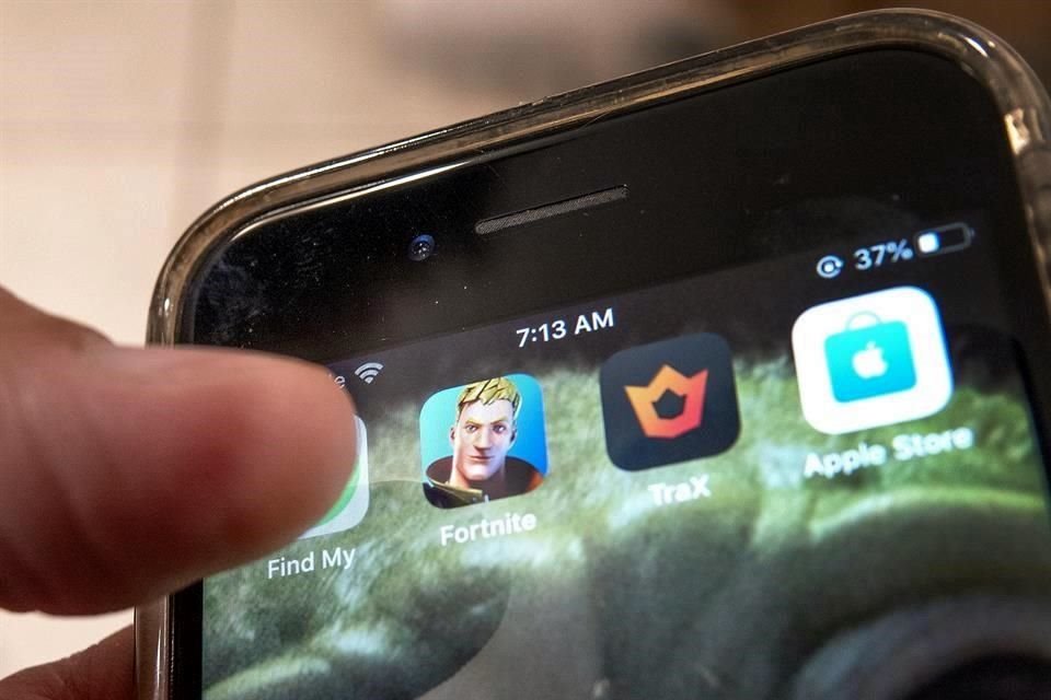 App de Fortnite desplegada en un teléfono iPhone.