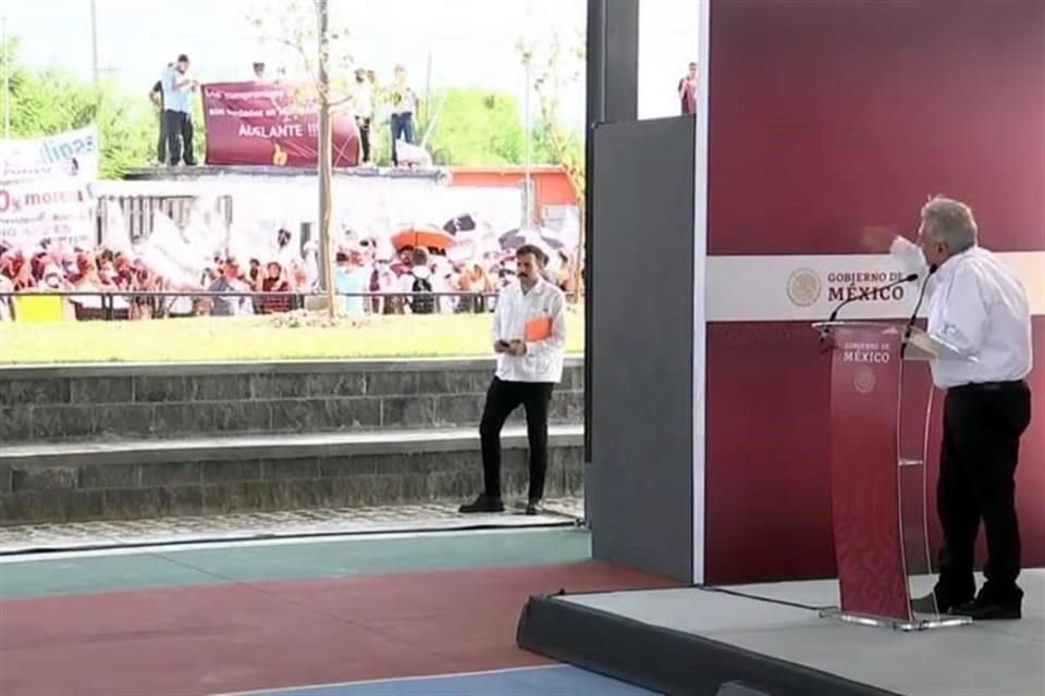 El discurso de AMLO fue muy breve y pidió a sus simpatizantes retirarse.