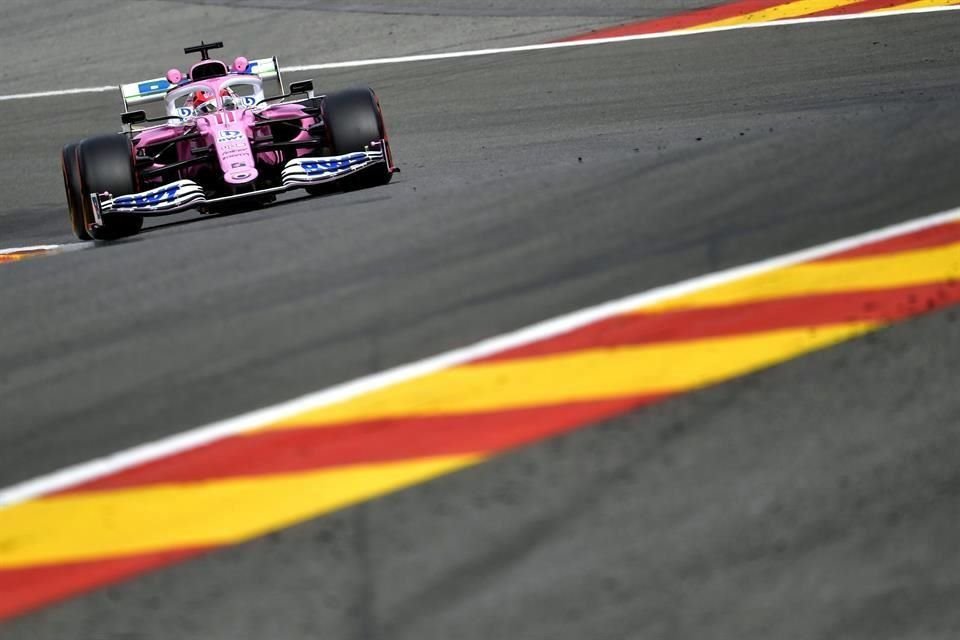 'Checo' registró el cuarto mejor tiempo, justo detrás del holandés Max Verstappen, que se inscribió tercero en la tabla de tiempos.