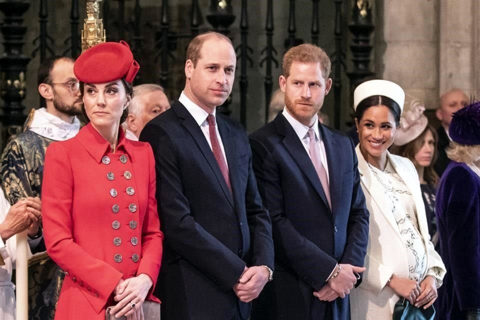 Guillermo y Enrique de Inglaterra, quienes han manifestado su distanciamiento, anunciaron en conjunto la instalación de una estatua de la Princesa Diana.