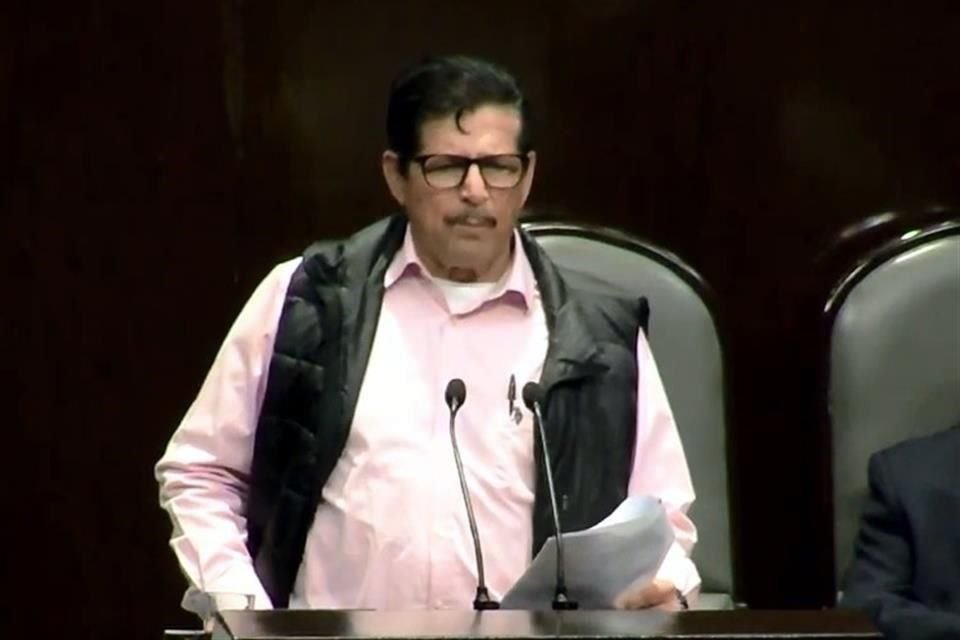 Manuel López Castillo se quedó en la bancada de Morena.