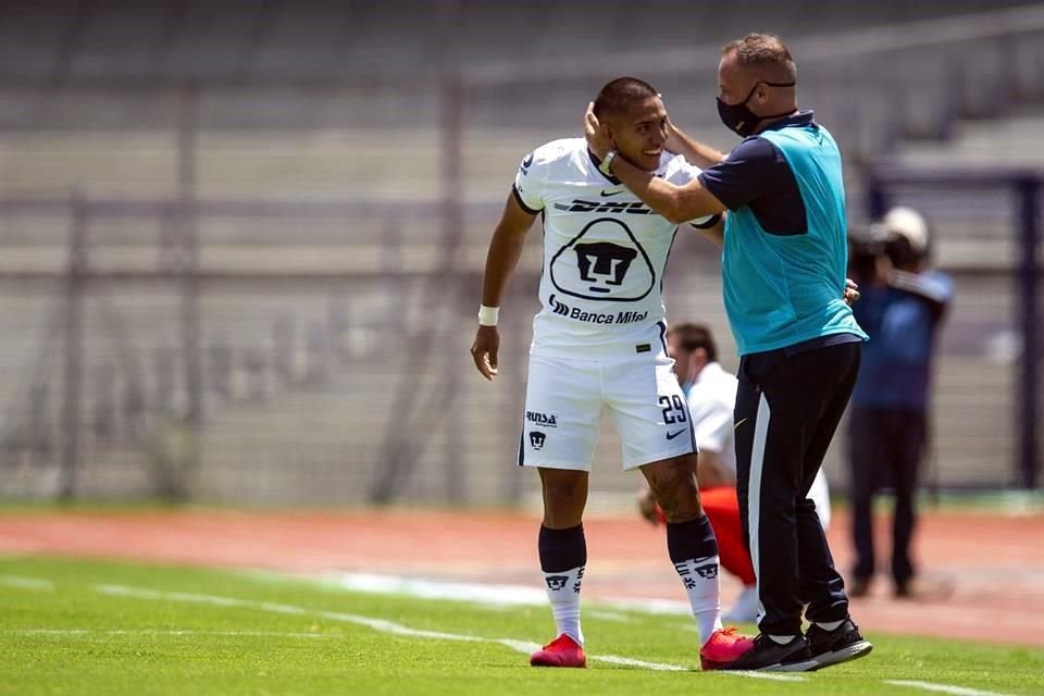 Andrés Lillini, DT de Pumas, ha logrado sortear las bajas en el torneo.