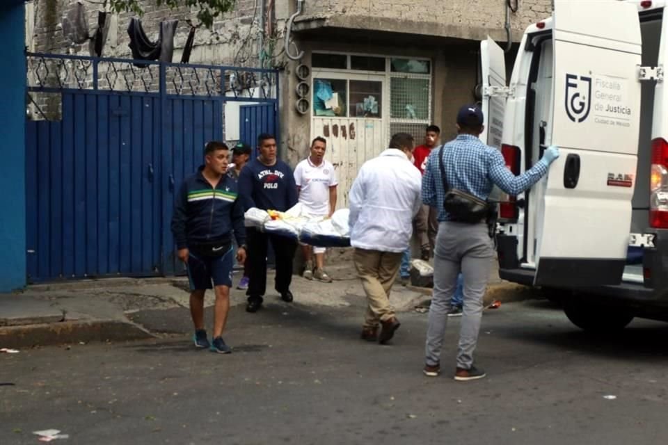 Tres sujetos armados ingresaron a un domicilio en la Colonia Leyes de Reforma, en Iztapalapa, para matar a un hombre y lesionar a otro.