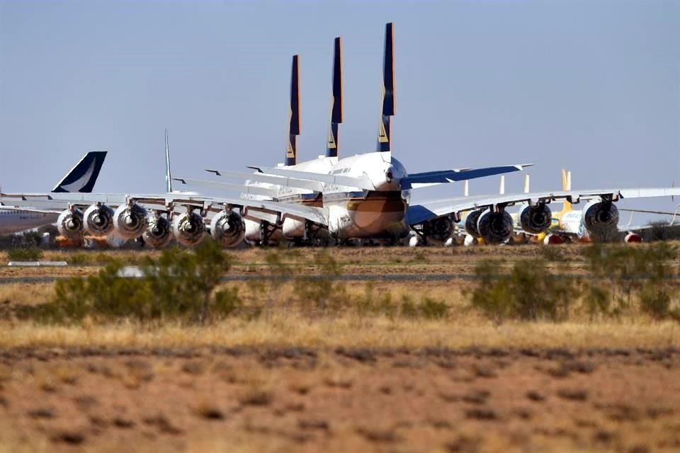 Las aerolíneas están despidiendo a más de 200 mil trabajadores después de que meses de inmovilizaciones a causa de la pandemia eliminaran las ganancias, amenazando supervivencia de muchos jugadores.