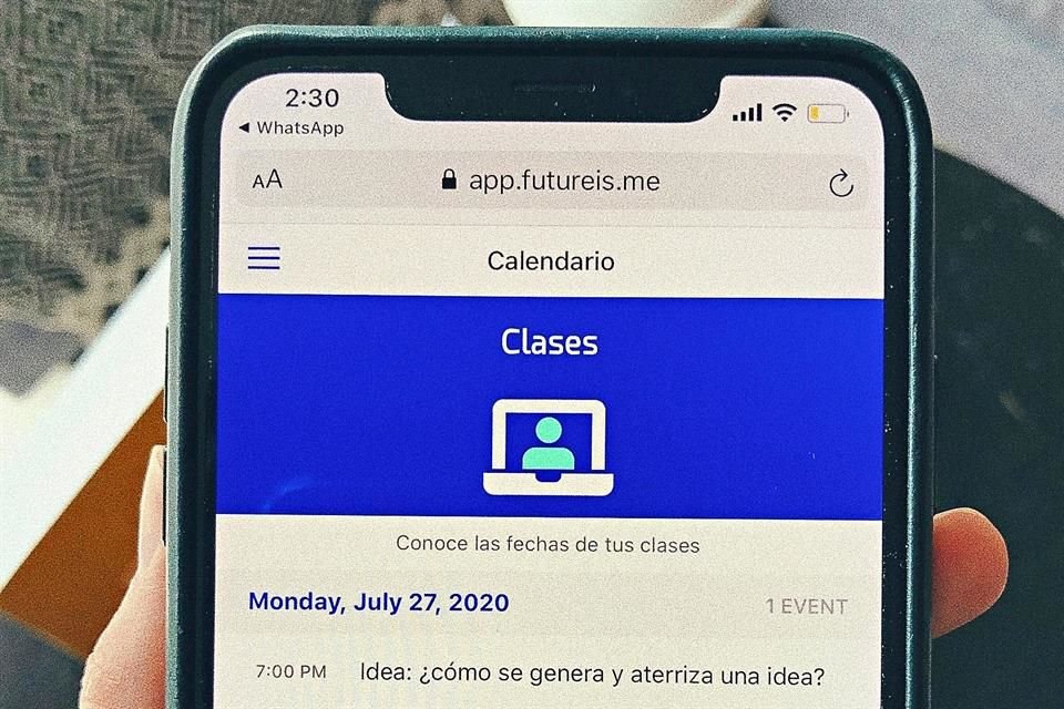 El modelo de enseñanza de Future_is es híbrido. Aunque los cursos están disponibles 24/7, también hay clases en vivo vía streaming con expertos en el tema.