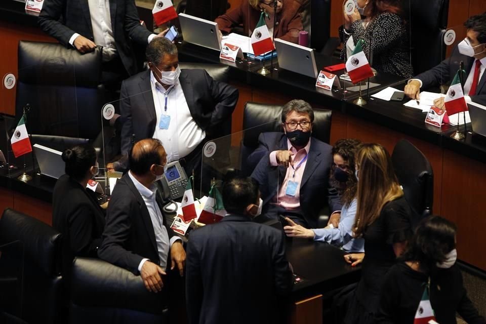 Morena tiene hasta el 15 de septiembre para presentar, con el respaldo de al menos 33 por ciento de firmas de los 128 senadores, la solicitud formal.