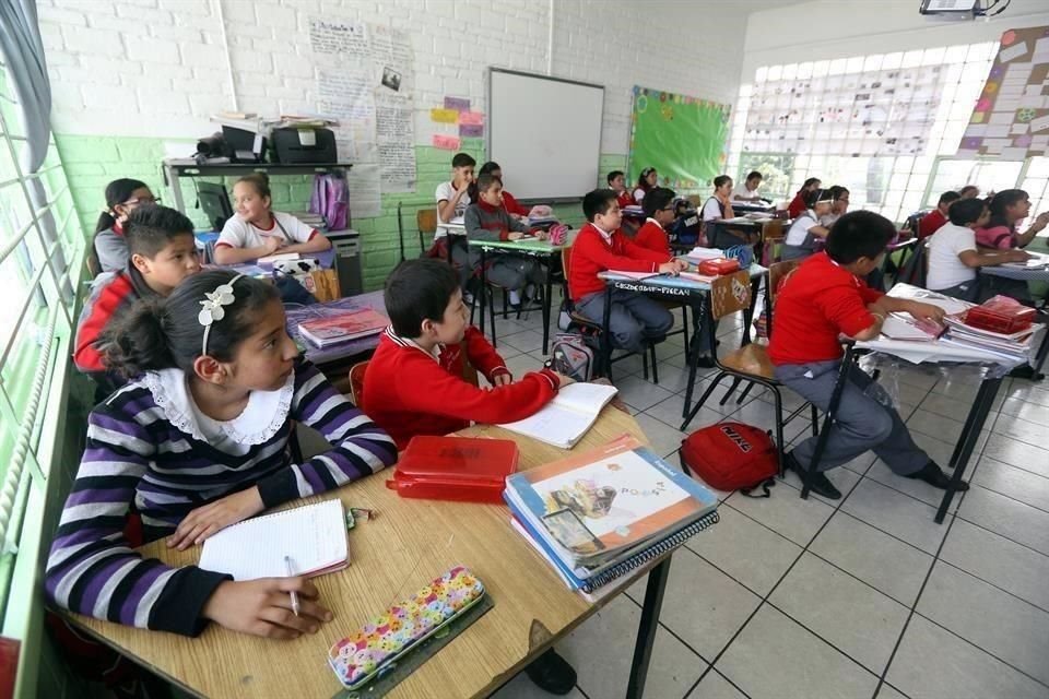 En 2018, México presentaba un promedio de 25 alumnos por clase en educación primaria.