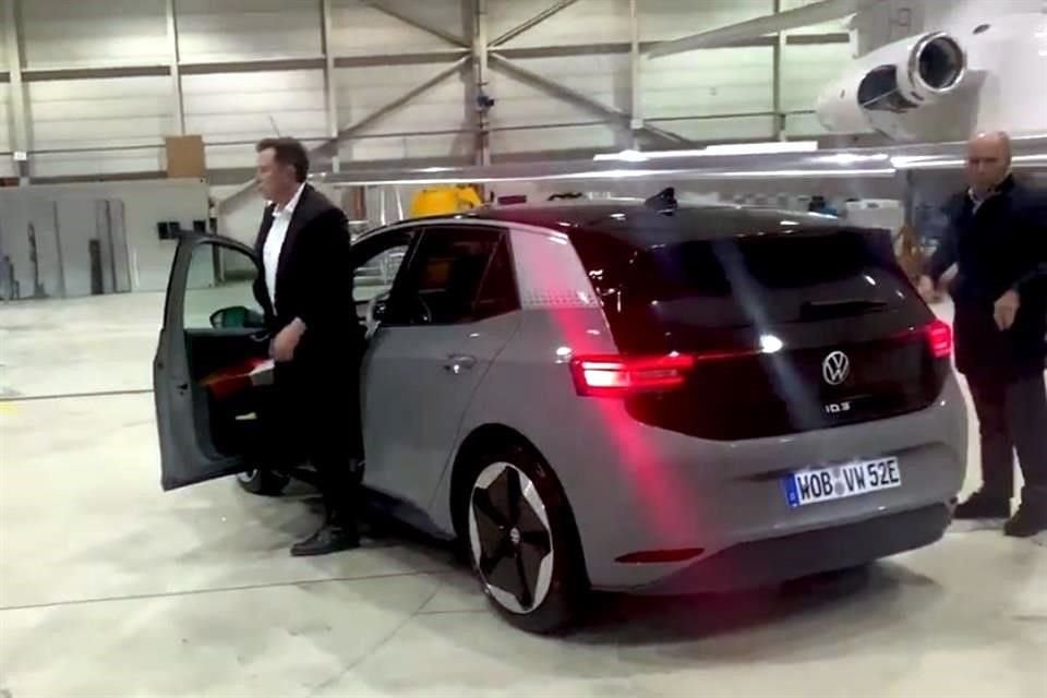 El fundador de Tesla puso a prueba el ID.3 durante una reunión con Herbert Diess, director ejecutivo de Volkswagen.