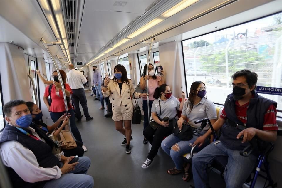 Ciudadanos de todas las edades y personas con alguna capacidad diferente recibieron un recorrido especial por la Línea 3.