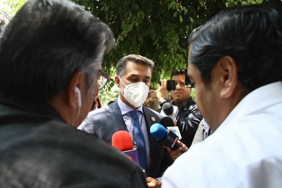 Mayer acudió este martes a identificar el cuerpo de Xavier Ortiz, quien fue hallado sin vida el lunes.