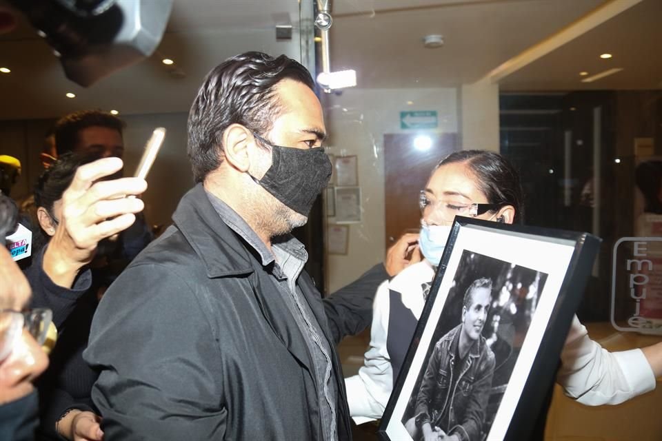 Un familiar llegó con una foto de Xavier Ortiz.