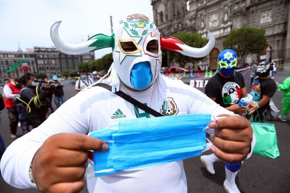Luchadores de Xochimilco han hecho campañas de concientización sobre el uso de cubrebocas en la CDMX. 