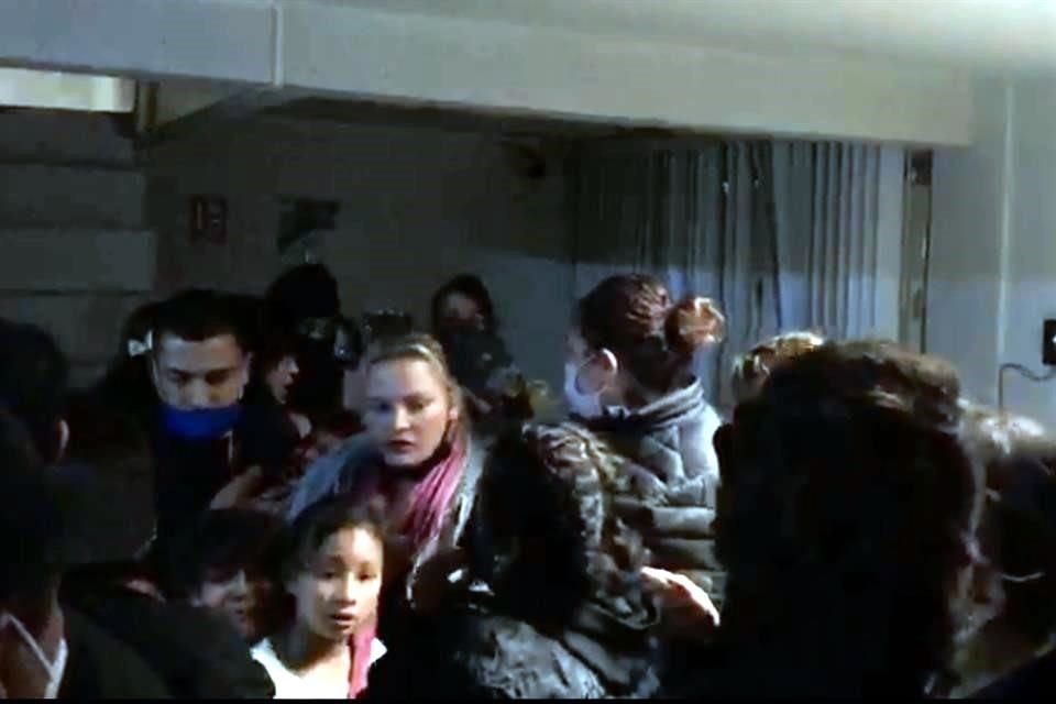 Las manifestantes fueron agredidas por cuerpos policiacos.