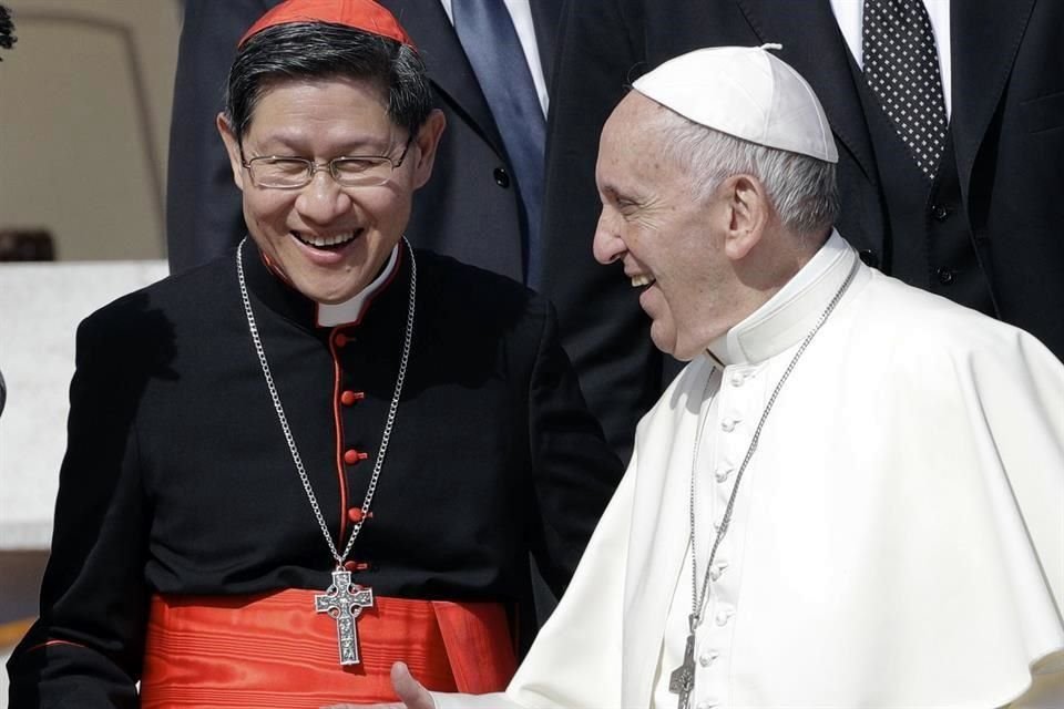 La oficina de prensa del Vaticano indicó que Tagle no había presentado síntomas de la enfermedad pandémica y que estaba confinado en Filipinas.