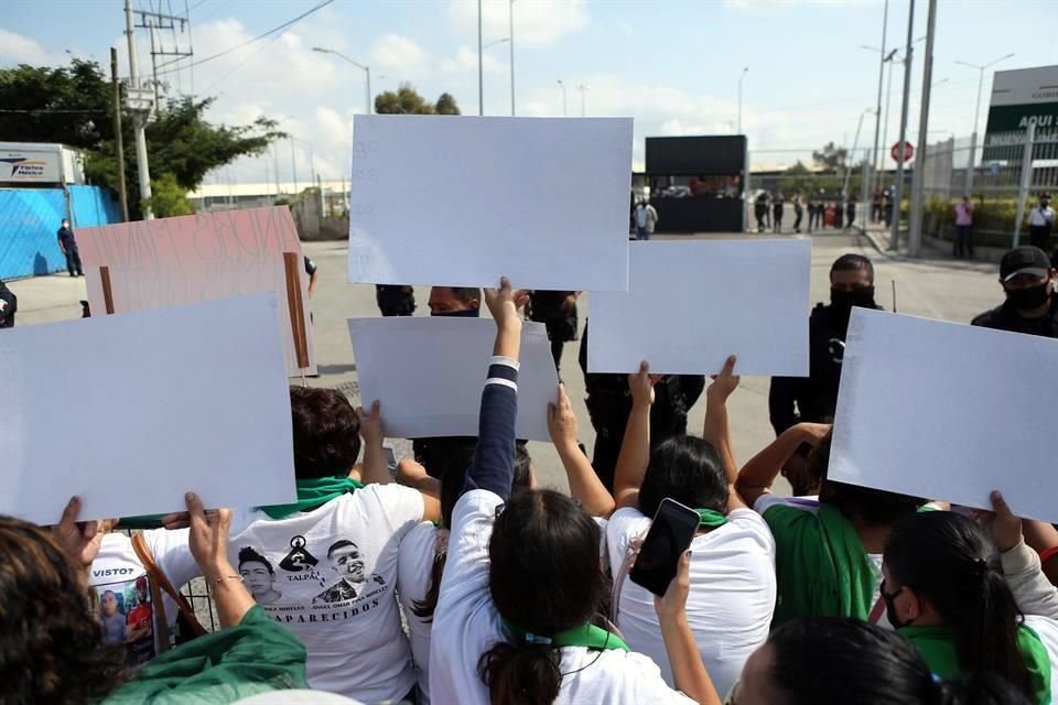 Familiares de personas desaparecidas buscan ser escuchados por el Presidente Andrés Manuel López Obrador.